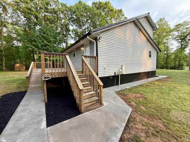 202 Randolph Court, Woodruff, SC 29388