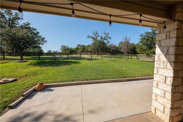 460 Tahitian DR, Bastrop, TX 78602