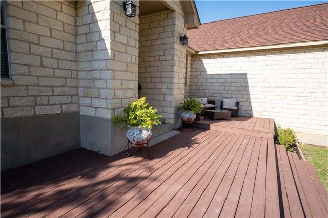460 Tahitian DR, Bastrop, TX 78602