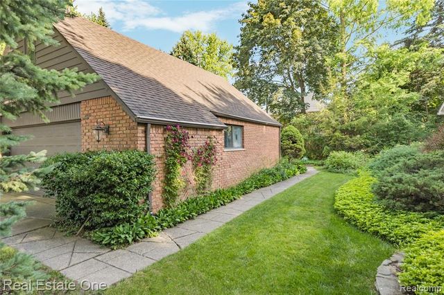 28330 E Blom Drive, Harrison Twp, MI 48045