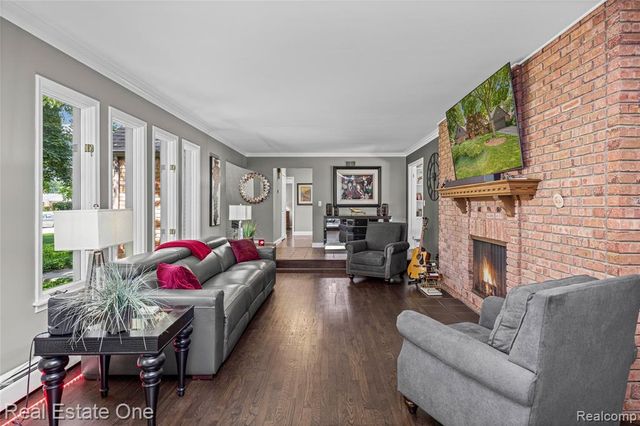 28330 E Blom Drive, Harrison Twp, MI 48045