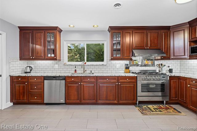 28330 E Blom Drive, Harrison Twp, MI 48045