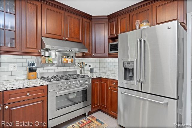 28330 E Blom Drive, Harrison Twp, MI 48045