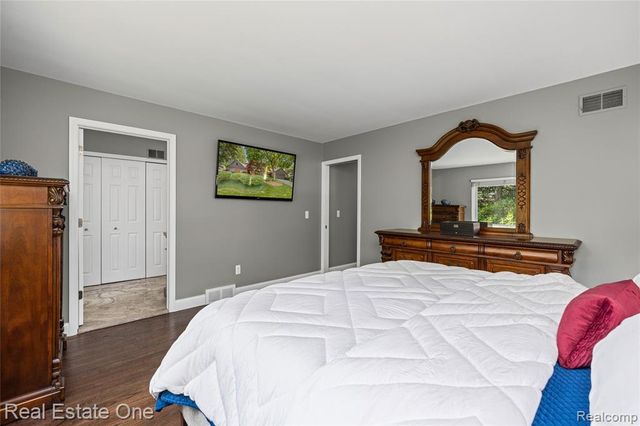 28330 E Blom Drive, Harrison Twp, MI 48045