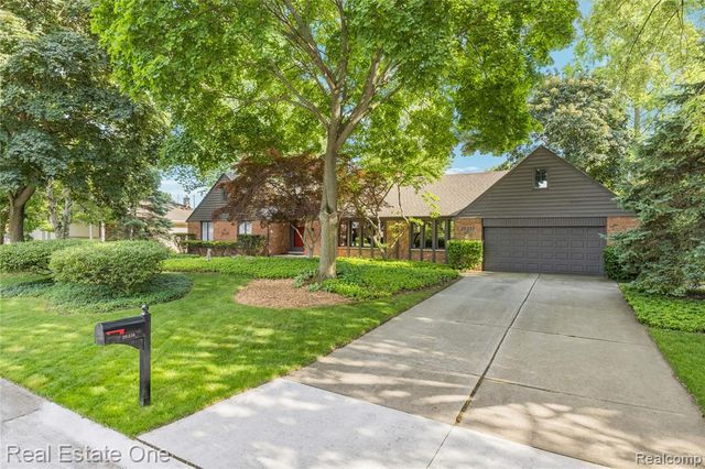 28330 E Blom Drive, Harrison Twp, MI 48045
