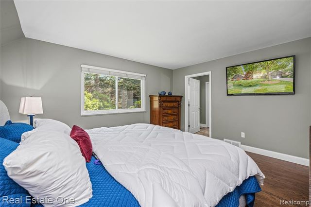 28330 E Blom Drive, Harrison Twp, MI 48045