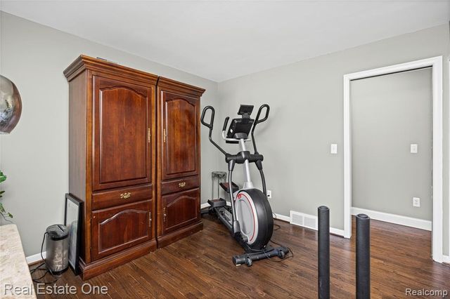 28330 E Blom Drive, Harrison Twp, MI 48045