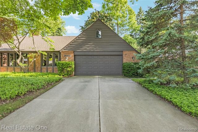 28330 E Blom Drive, Harrison Twp, MI 48045