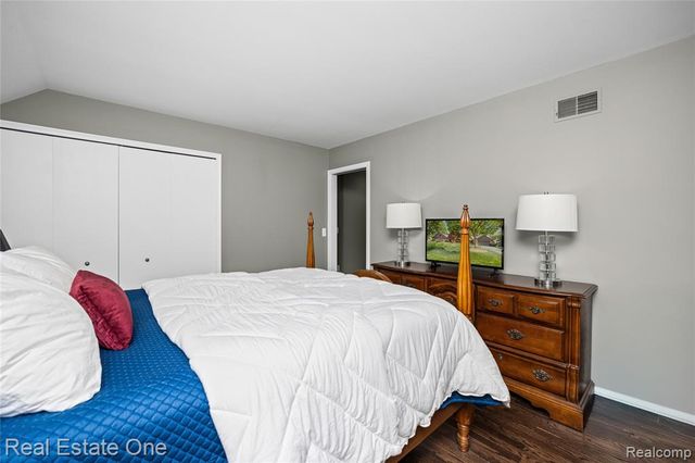 28330 E Blom Drive, Harrison Twp, MI 48045