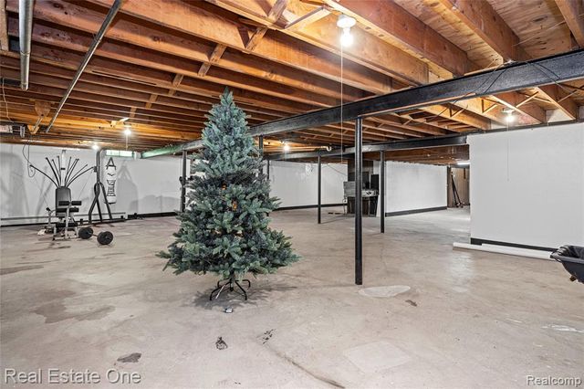 28330 E Blom Drive, Harrison Twp, MI 48045