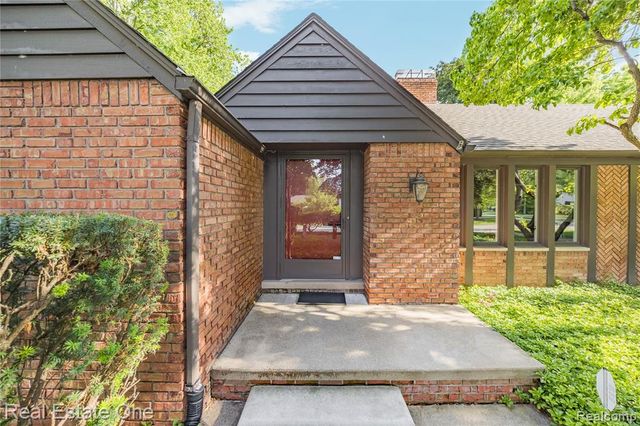 28330 E Blom Drive, Harrison Twp, MI 48045