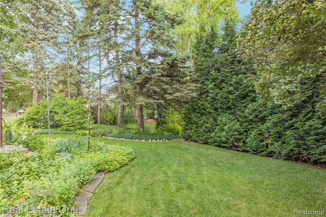 28330 E Blom Drive, Harrison Twp, MI 48045