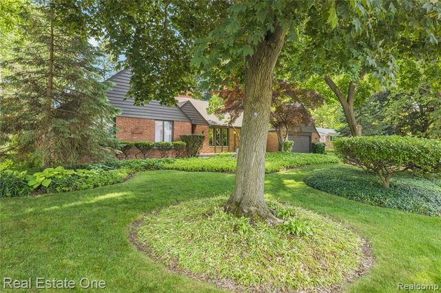 28330 E Blom Drive, Harrison Twp, MI 48045