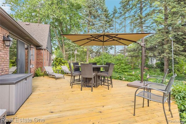 28330 E Blom Drive, Harrison Twp, MI 48045