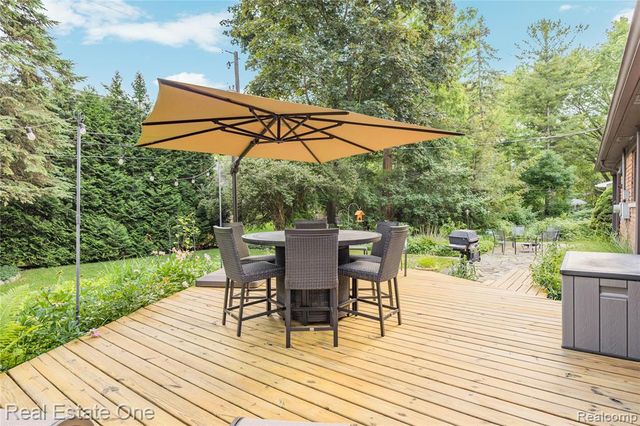 28330 E Blom Drive, Harrison Twp, MI 48045