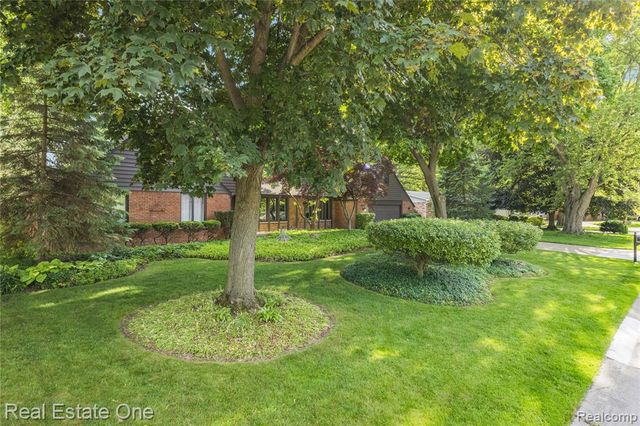 28330 E Blom Drive, Harrison Twp, MI 48045