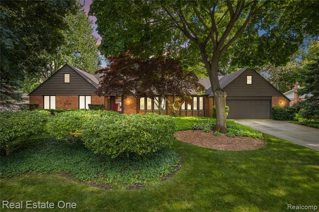28330 E Blom Drive, Harrison Twp, MI 48045