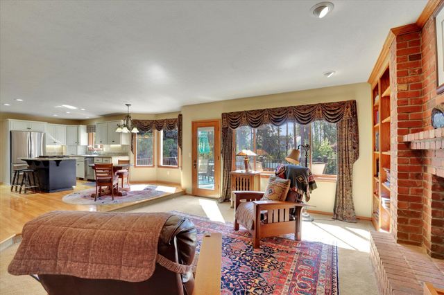 6824 S Highland Park Dr, Spokane, WA 99223