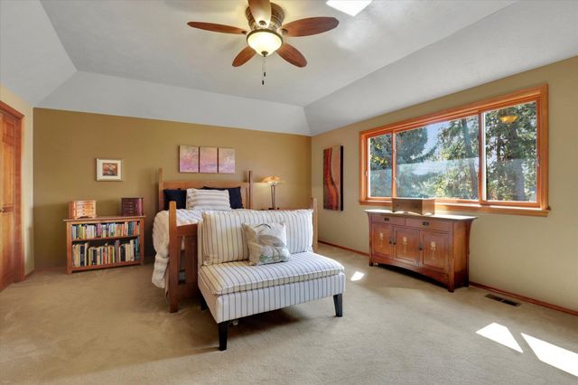 6824 S Highland Park Dr, Spokane, WA 99223