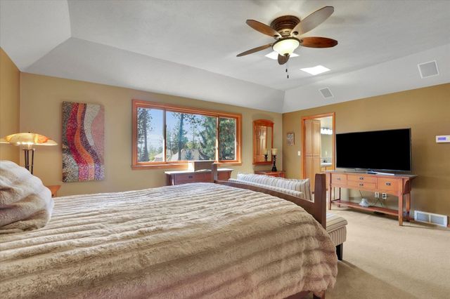 6824 S Highland Park Dr, Spokane, WA 99223