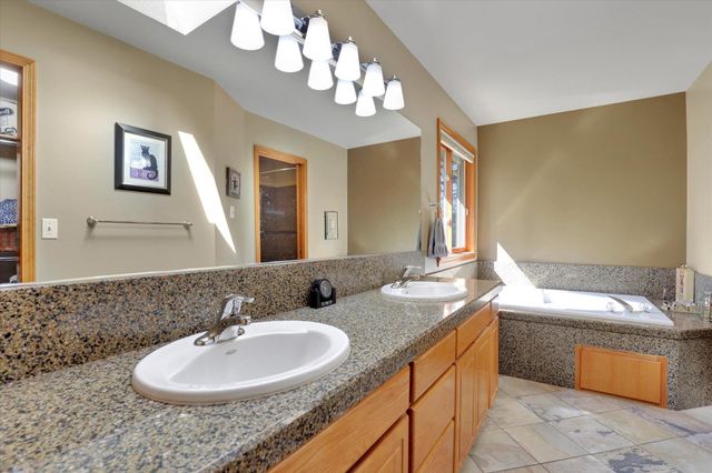 6824 S Highland Park Dr, Spokane, WA 99223