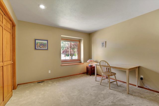 6824 S Highland Park Dr, Spokane, WA 99223