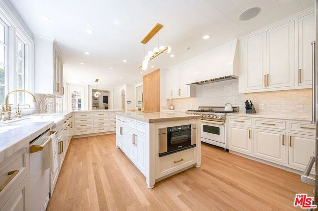 744 San Lorenzo Street, Santa Monica, CA 90402