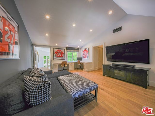 744 San Lorenzo Street, Santa Monica, CA 90402