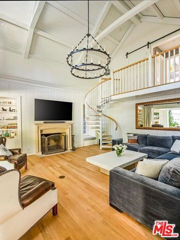 744 San Lorenzo Street, Santa Monica, CA 90402