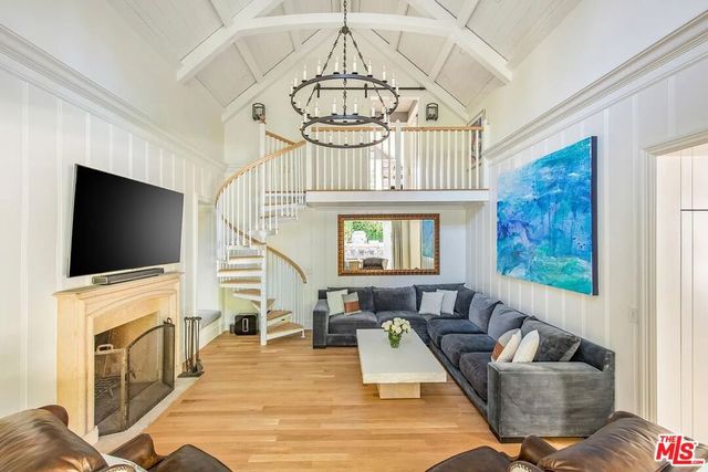 744 San Lorenzo Street, Santa Monica, CA 90402