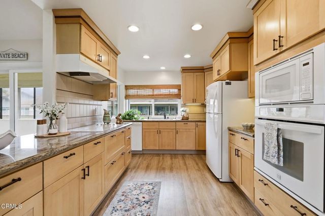 42110 Village 42, Camarillo, CA 93012