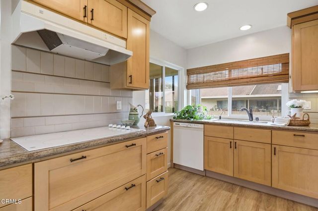 42110 Village 42, Camarillo, CA 93012