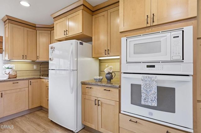 42110 Village 42, Camarillo, CA 93012