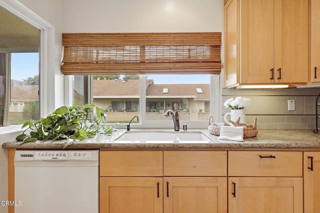42110 Village 42, Camarillo, CA 93012