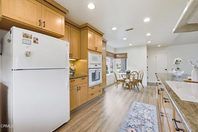 42110 Village 42, Camarillo, CA 93012