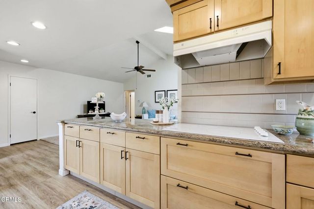42110 Village 42, Camarillo, CA 93012