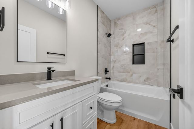 260 NW Copperleaf Court, Waukee, IA 50263