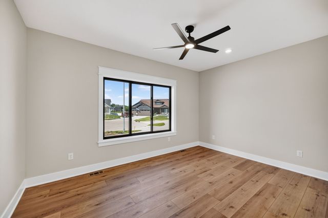 260 NW Copperleaf Court, Waukee, IA 50263