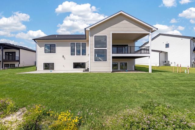 260 NW Copperleaf Court, Waukee, IA 50263