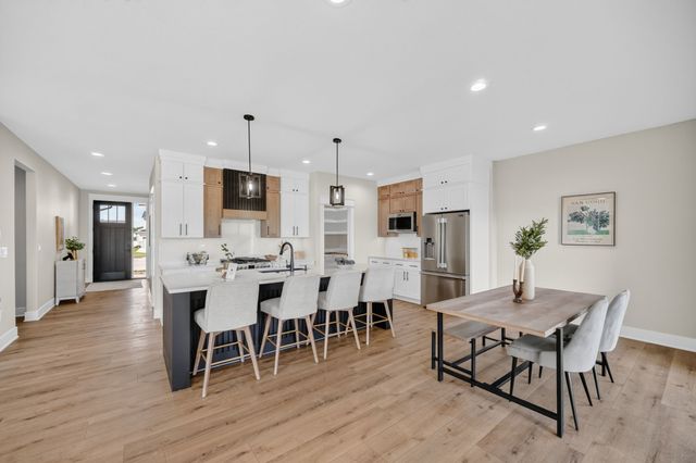 260 NW Copperleaf Court, Waukee, IA 50263