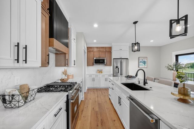 260 NW Copperleaf Court, Waukee, IA 50263