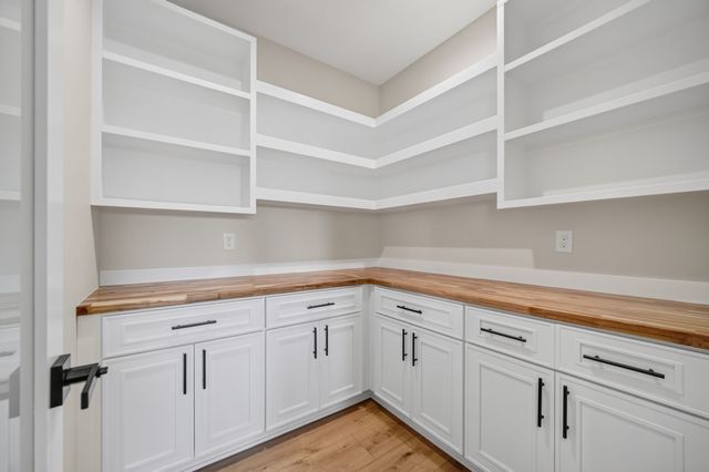 260 NW Copperleaf Court, Waukee, IA 50263