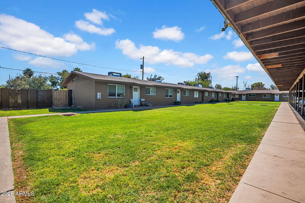 Image 3 of property listing at 510 N HORNE --, Mesa, AZ 85203