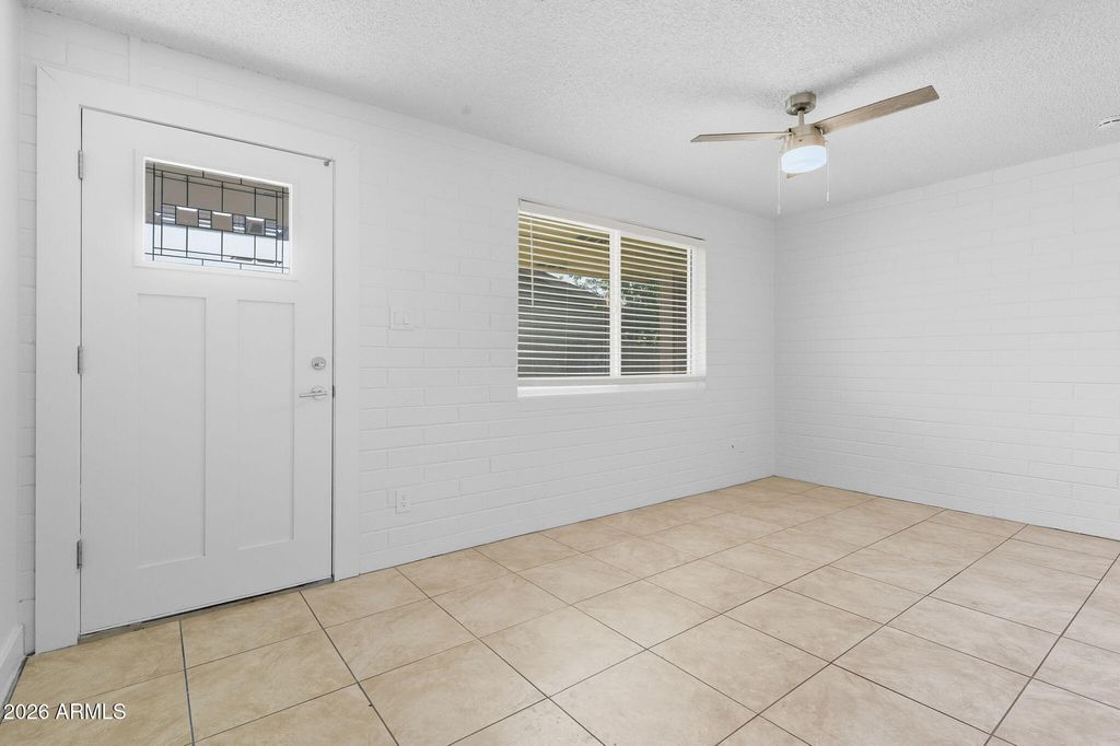 Image 8 of property listing at 510 N HORNE --, Mesa, AZ 85203