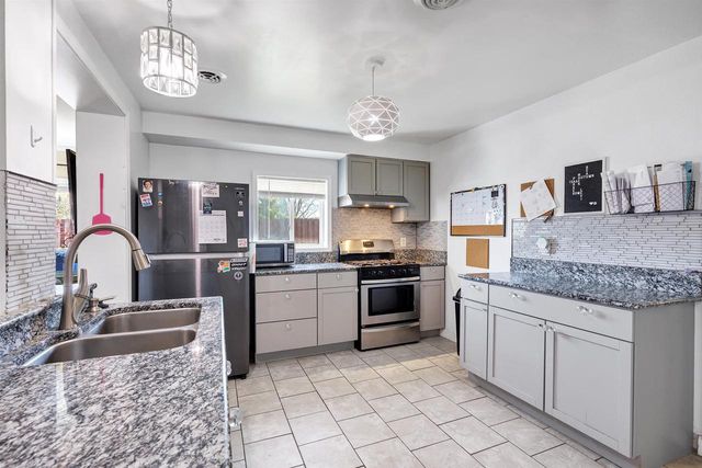601 E KALB AVENUE, Green Bay, WI 54301