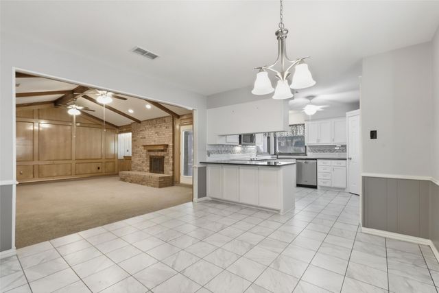 105 Alsbury Boulevard, Burleson, TX 76028