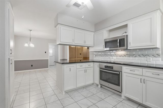 105 Alsbury Boulevard, Burleson, TX 76028