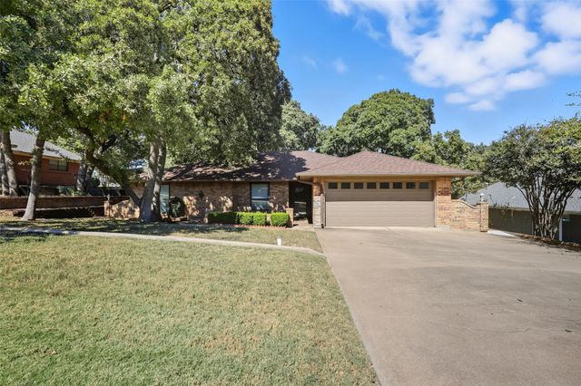 105 Alsbury Boulevard, Burleson, TX 76028