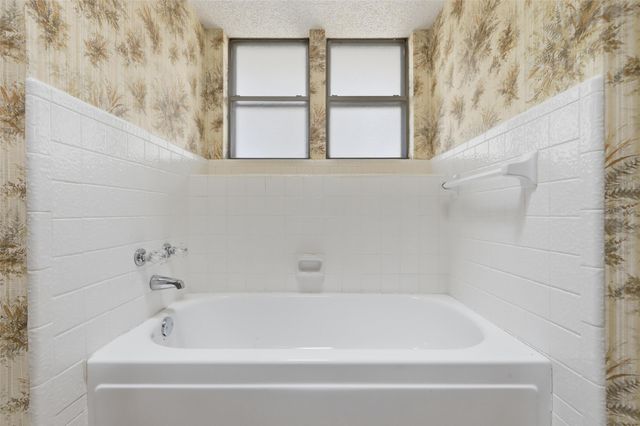 105 Alsbury Boulevard, Burleson, TX 76028