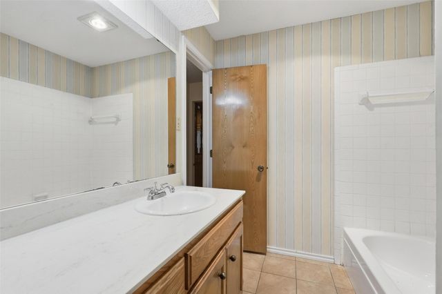105 Alsbury Boulevard, Burleson, TX 76028